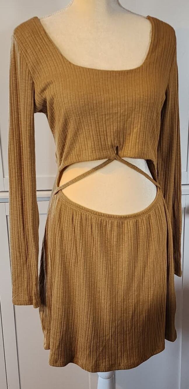 Stitch & Pine Ribbed Dullgold Midi Dress Peekaboo back Size X Large NWT